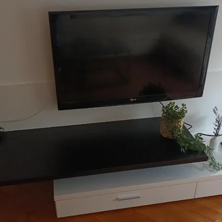 Διαμέρισμα Comfortable Two Bedroom *