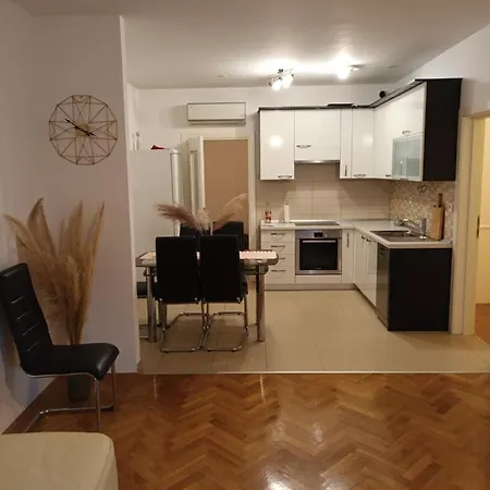 Comfortable Two Bedroom Διαμέρισμα Σπλιτ
