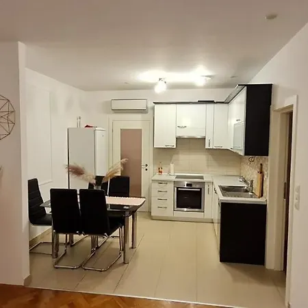 Apartment Comfortable Two Bedroom *