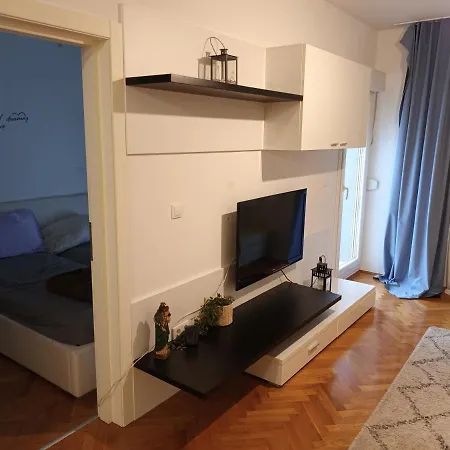 Comfortable Two Bedroom *