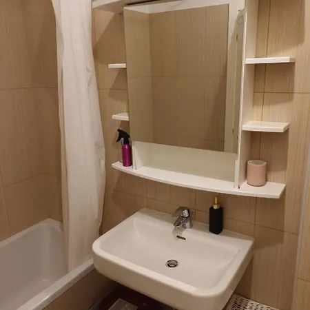Apartment Comfortable Two Bedroom *